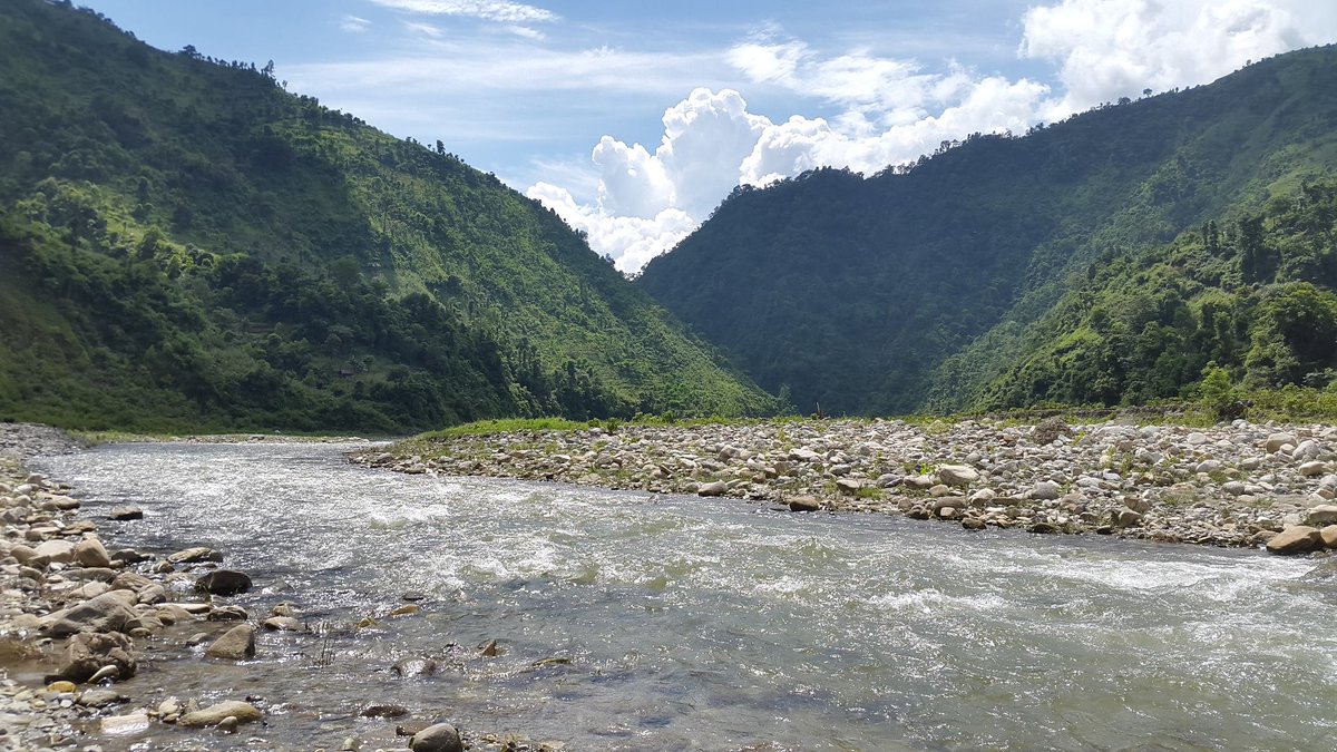 Randomists's tweet photo. The beauty for eyes may not always add beauty in Lives
This river, When grows in size,
Adds more struggle to the Lives...
#Manahari_River #Kotheltar_Kalikatar #Random_Thoughts #Randomist #life #beautyoflife #Nepalnow #River #life #struggleoflife https://t.co/kPiYl250qm