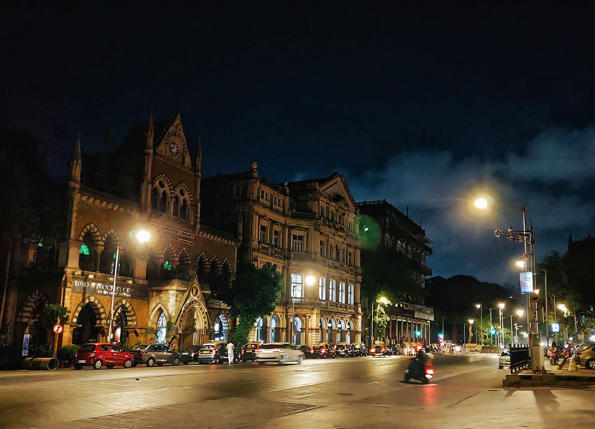 Colored photo from Kala Ghoda area in Mumbai showing David Sassoon Library, Army & Navy Buildings, and Watson's Hotel (also called Esplanade Mansion). Photo shot in 2018.