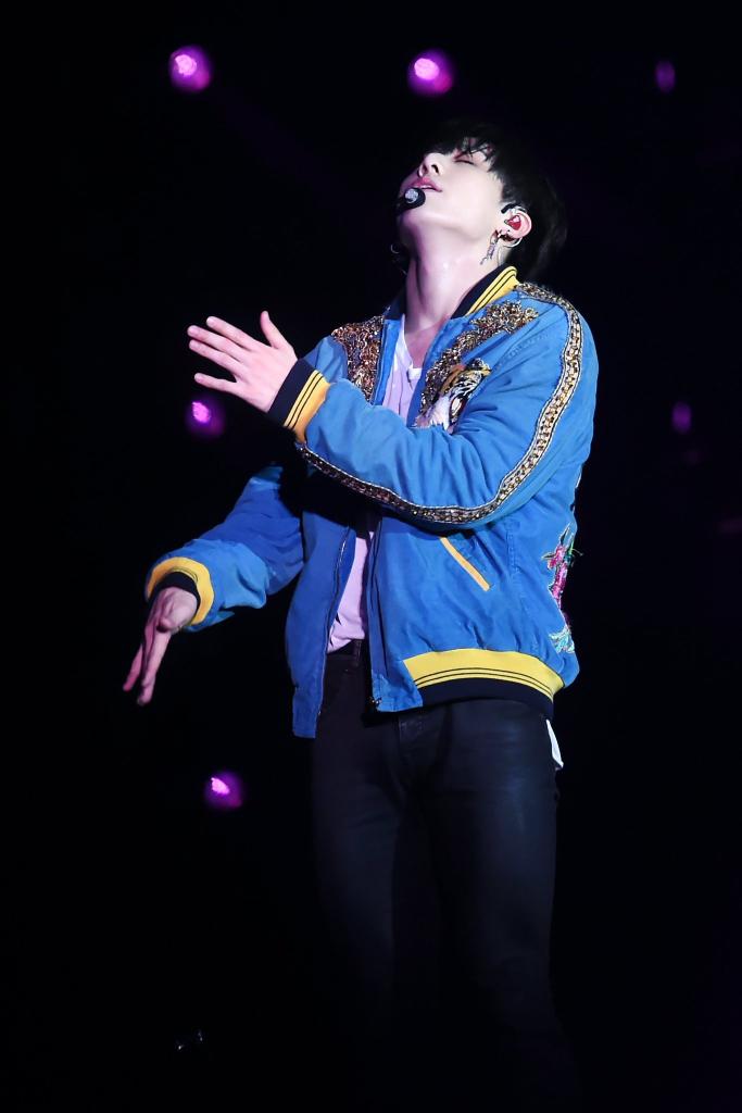 Strwberry_R9597's tweet photo. [HD] 181209 LYS in TAOYUAN
💙🐯

#JUNGKOOK #JeonJungkook
#JK #전정국 #정국 #방탄소년단
#BTS @BTS_twt https://t.co/0hQFag92zM