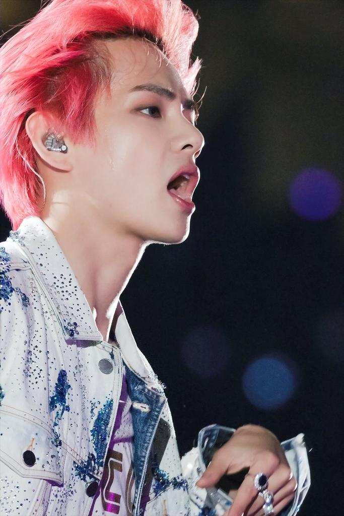 Strwberry_R9597's tweet photo. [HD] 181209 LYS in TAOYUAN
🤍🐰

#KimTaehyung #TAEHYUNG #V
#BTSV #태태 #뷔 #태형 #김태형
#방탄소년단 #BTS @BTS_twt https://t.co/Z74wAPvaZ2