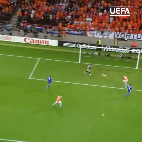   Robin van Persie  Happy birthday,   | 