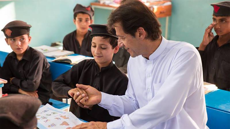 4. Autonomy was given to the provinces - curriculum, syllabus, planning, budgeting, policy, centres of excellence and standards of education all were made provincial subjects. This made  @PTIofficial emerge as a star in the following years with their provincial government in KP.