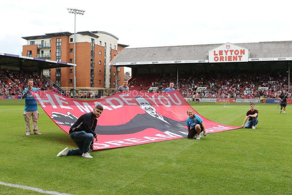 Charliedinburgh's tweet image. A year ago today, a very special day remembering my very special Dad. An amazing tribute from both @leytonorientfc and @CTFCofficial to remember him ❤️