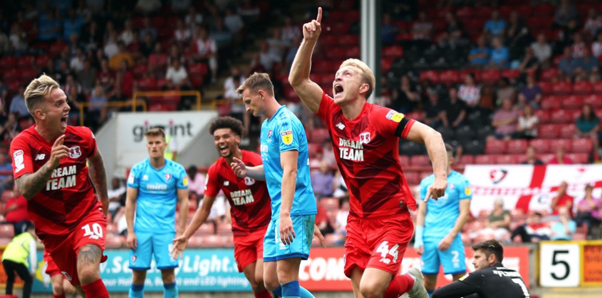 Charliedinburgh's tweet image. A year ago today, a very special day remembering my very special Dad. An amazing tribute from both @leytonorientfc and @CTFCofficial to remember him ❤️