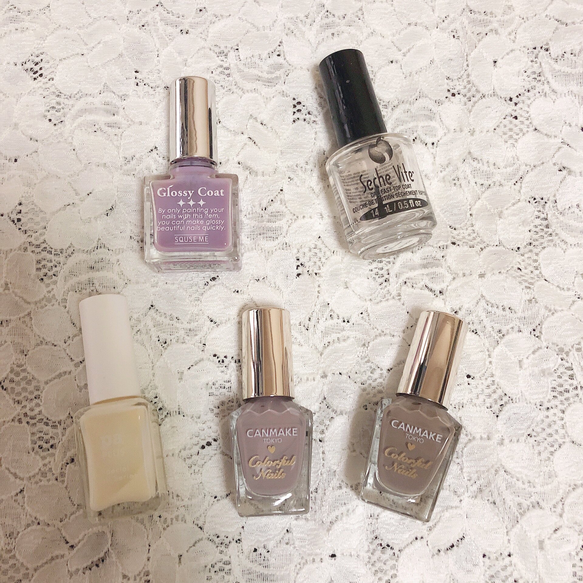 さかいわさび 今日のネイルは キャンメイクの限定色 N44とn45を使ってみました Rmkの美容部員さんに ネイル 可愛いですね って褒められた ちょうど美容部員さんが塗ってる色とn45がすごく似てる色だった N44と既存のn10が結構似てるので4枚目の写真で