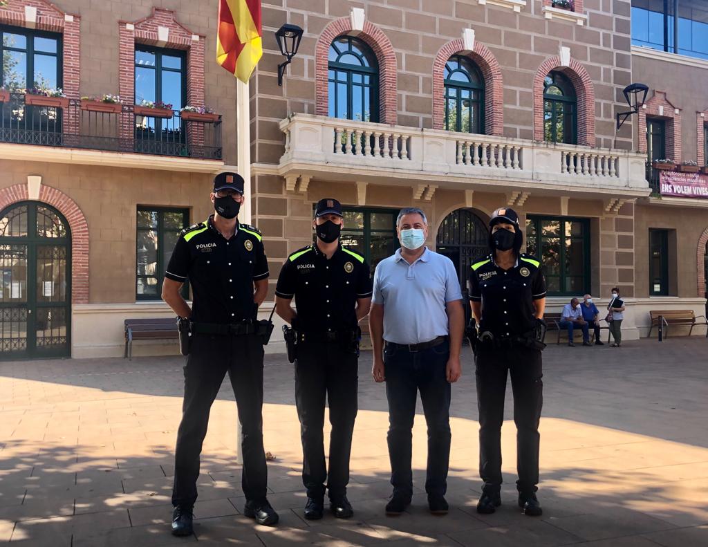 PL_Palautordera's tweet photo. Avui s'han incorporat a la nostra policia local els dos agents que es trobaven realitzant el Curs de Formació Bàsica per a Policies a l'@ispccat, en el que sens dubte ha estat un any atípic, i en el que no han pogut fer la tradicional tirada de gorres davant d'amics i familiars. https://t.co/tIb09SdDyF