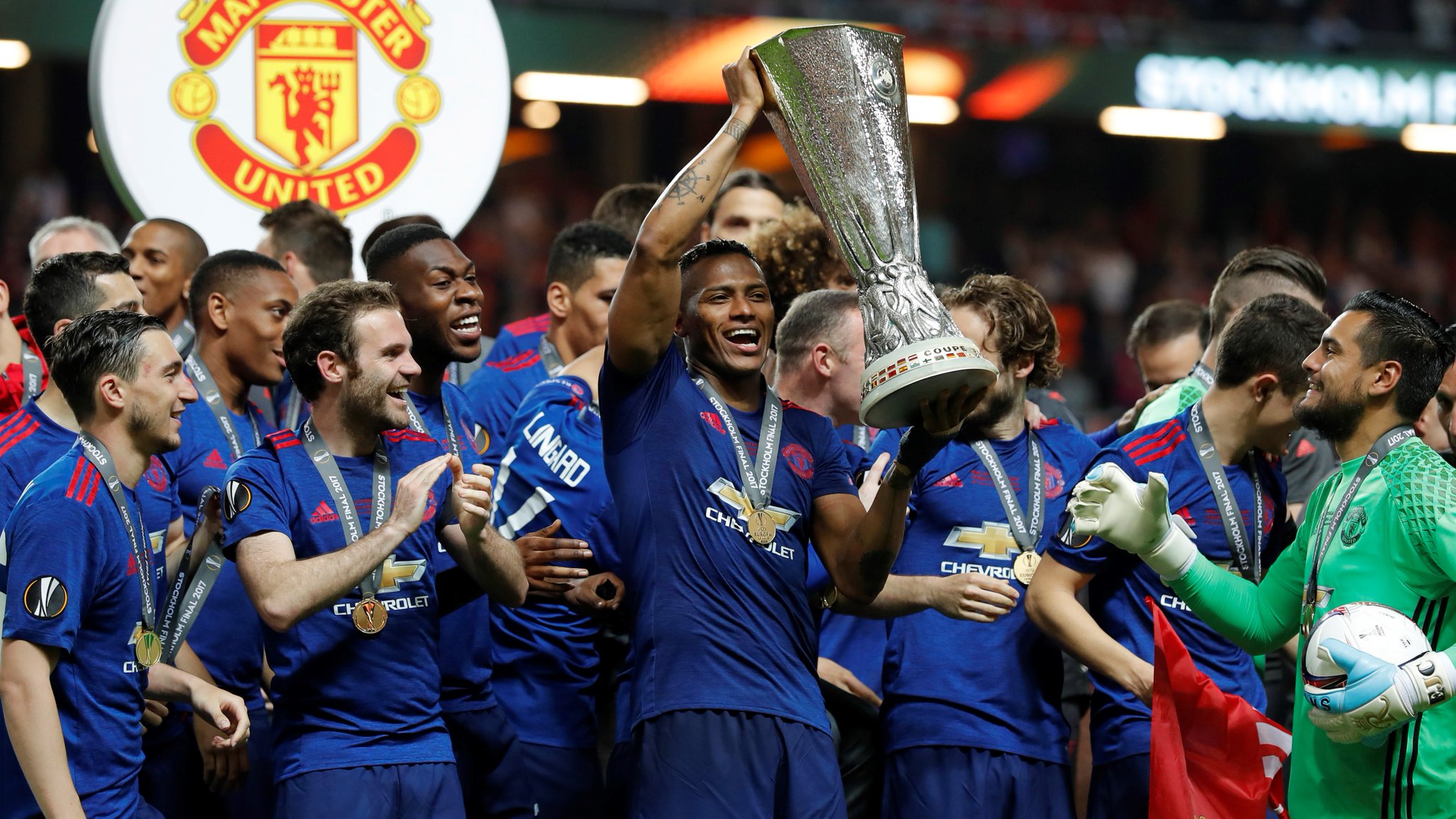 Happy Birthday to former Man United captain Antonio Valencia! 
