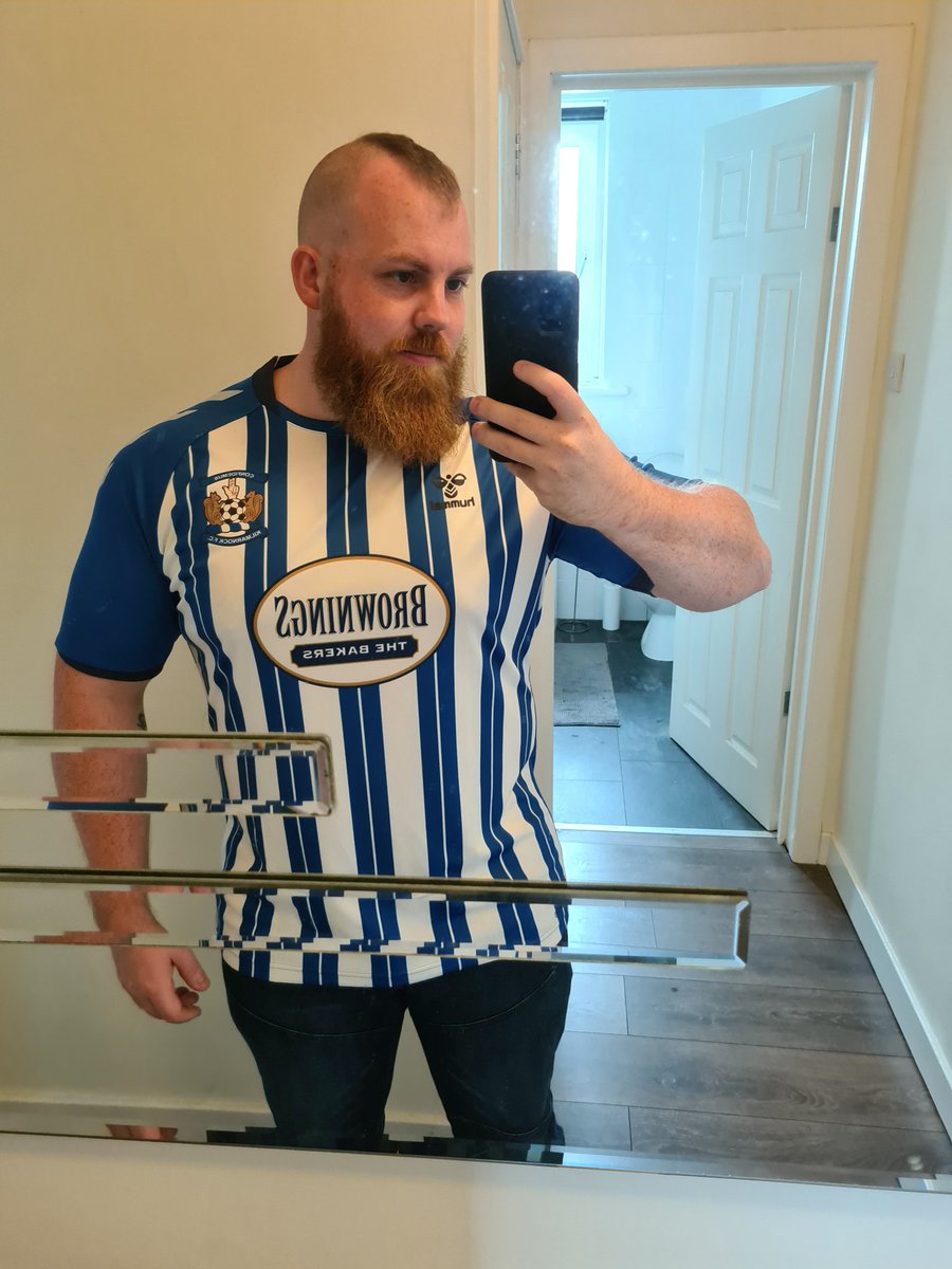 Gotta love a new strip day! #killie #KTID #hummel #hummelsport #kilmarnockfc @KilmarnockFC @OneTeamAyrshire @KillieTrust @KillieKits @hummel1923