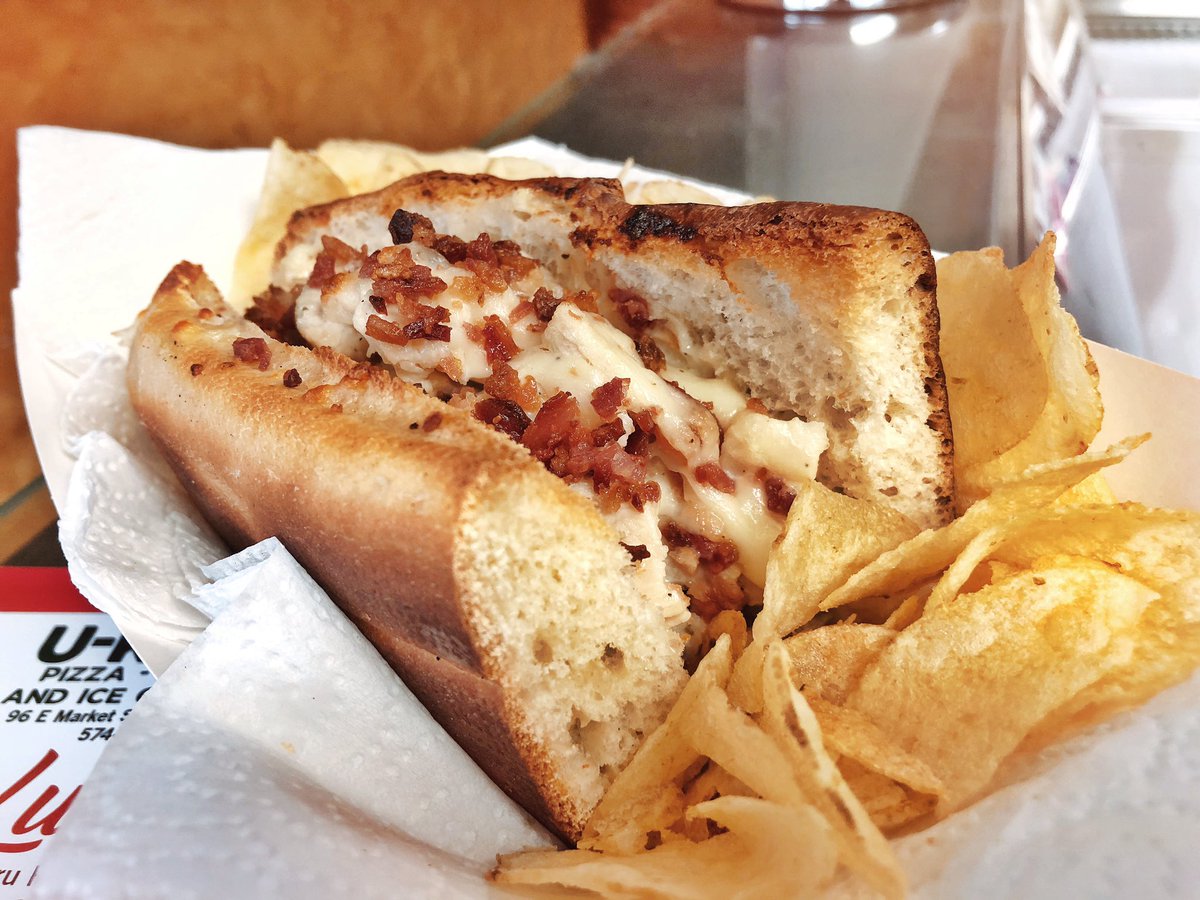 UKnowPizza's tweet image. Start the week off right with some U-Know Pizza!! ❤️

Our special for lunch today is our delicious lasagna, but you’re more than welcome to have anything off the regular menu! 😄

Pizzas, sandwiches, salads and more!! 🍕🥖🥗