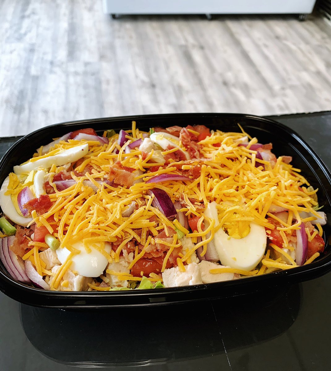 UKnowPizza's tweet image. Start the week off right with some U-Know Pizza!! ❤️

Our special for lunch today is our delicious lasagna, but you’re more than welcome to have anything off the regular menu! 😄

Pizzas, sandwiches, salads and more!! 🍕🥖🥗