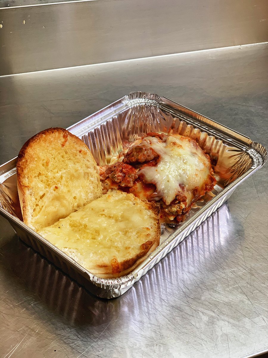 UKnowPizza's tweet image. Start the week off right with some U-Know Pizza!! ❤️

Our special for lunch today is our delicious lasagna, but you’re more than welcome to have anything off the regular menu! 😄

Pizzas, sandwiches, salads and more!! 🍕🥖🥗