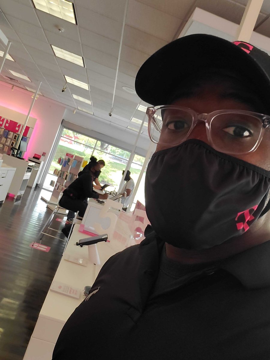 PierreLegacy20's tweet photo. Day 2 of The New T-mobile. #magentatakeover https://t.co/WUPTQMpvvZ