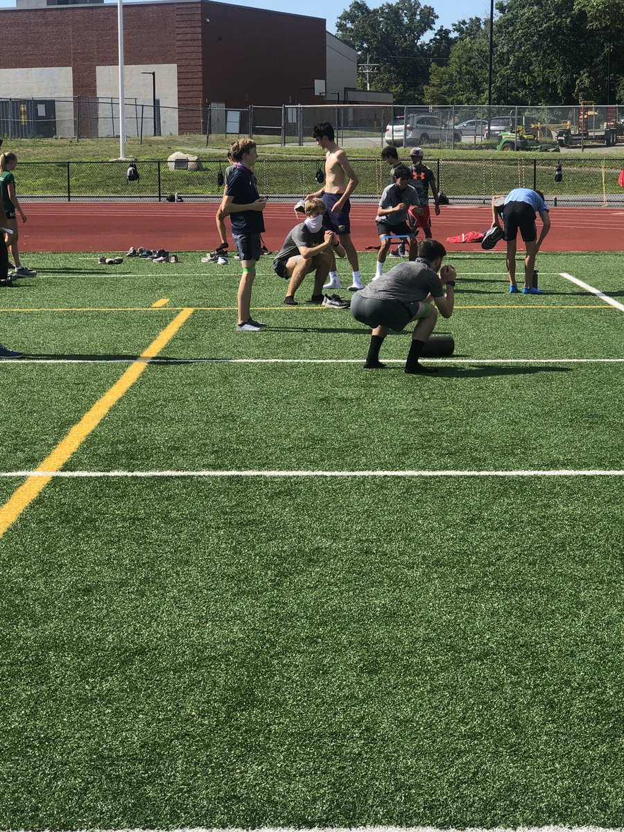 XC_Project's tweet image. Mini Band work helps to strengthen the hip flexors and add a mobility aspect to the workout. Each group is working on their range of motion with different exercises. #stretch #strengthen #hipflexors