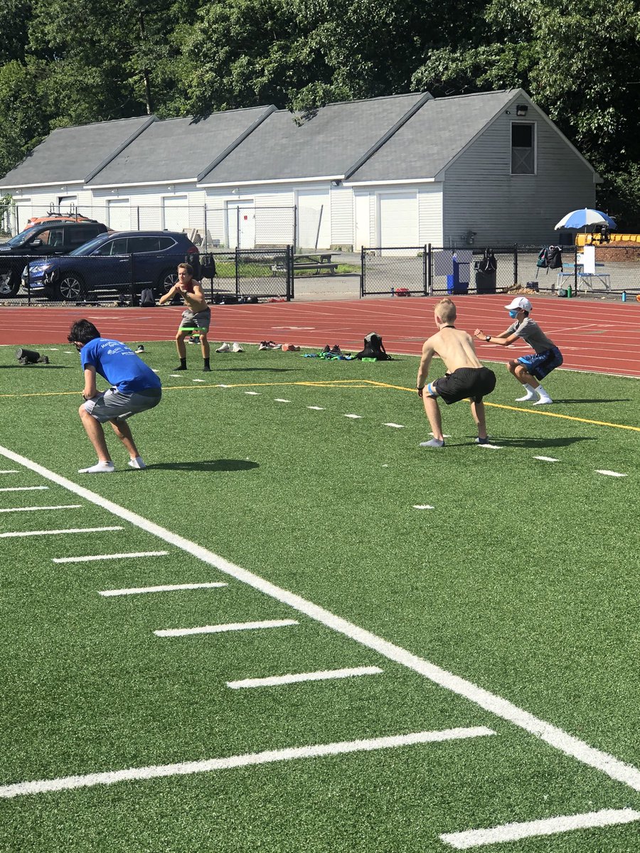 XC_Project's tweet image. Mini Band work helps to strengthen the hip flexors and add a mobility aspect to the workout. Each group is working on their range of motion with different exercises. #stretch #strengthen #hipflexors