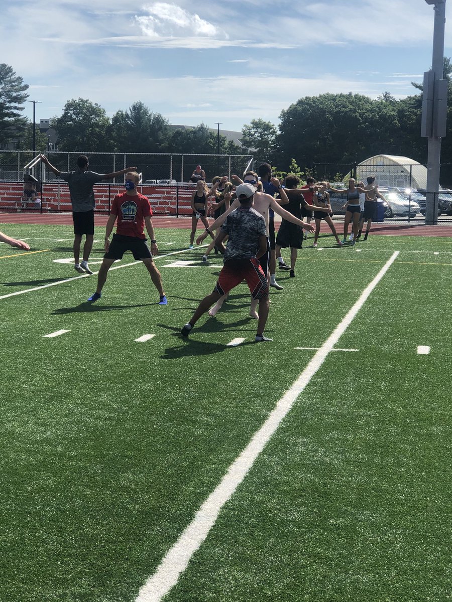 XC_Project's tweet image. Mini Band work helps to strengthen the hip flexors and add a mobility aspect to the workout. Each group is working on their range of motion with different exercises. #stretch #strengthen #hipflexors