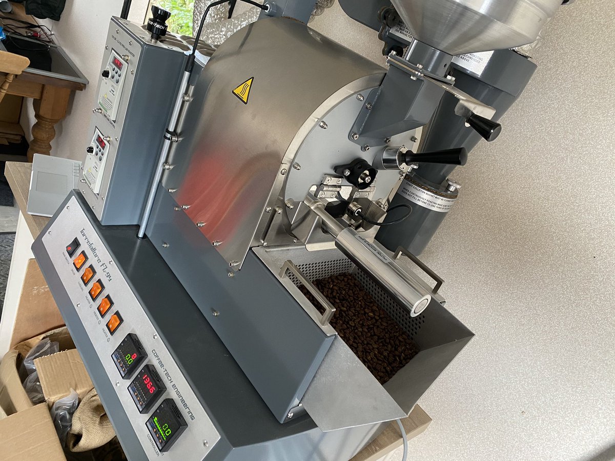rawbeancoffee's tweet photo. Sample roasting on a Monday always starts the week well! #Guatemala #Nicuraguan #freshcoffee #coffee #sampleroast #coffeetech @coffee_tech_eng #roastingforfriends #nomessnofuss https://t.co/9KpuiOYtcw