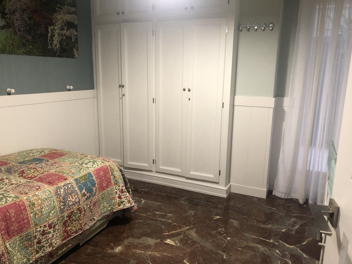 criscaballeero's tweet photo. o conocéis a alguien habladme porfi. También podéis compartirr:)) Alquila 3 habitaciones, el piso está a principio de camino de ronda (calle adelfas) , al lado del helicóptero , a 50 metros del metro (alcazar del genil) y al lado de muchas paradas de bus. Aquí os dejo fotoss: https://t.co/cOPlYs7kfX