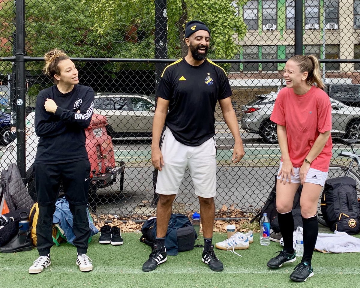 cscnyc's tweet photo. 😂⚽️😂 #SidelineBanter #CSCArchiveDig https://t.co/6n9TuPKMOd