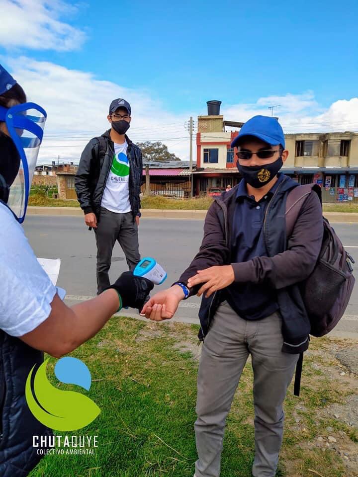 SmeUptc's tweet photo. Colectivo #ChutaQuye realizó de forma exitosa la siembra de 50 arboles🌳entregados por @Corpoboyaca en el sector Siatame en #Sogamoso;Miembros de nuestro capítulo fueron reconocidos por su apoyo en esta brigada de reforestación, cumpliendo con todos los protocolos de Bioseguridad https://t.co/19IE7uFivp