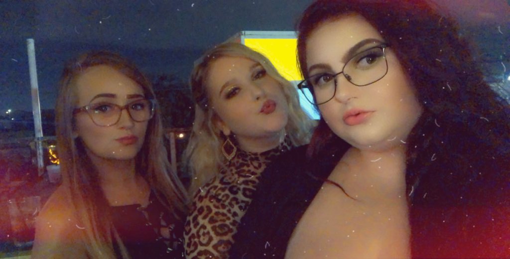 kimbp0ssible's tweet photo. Happiest 23rd birthday to my favorite pain in my ass😥😂. ILY💋🤍 https://t.co/mZAdv3o6IK