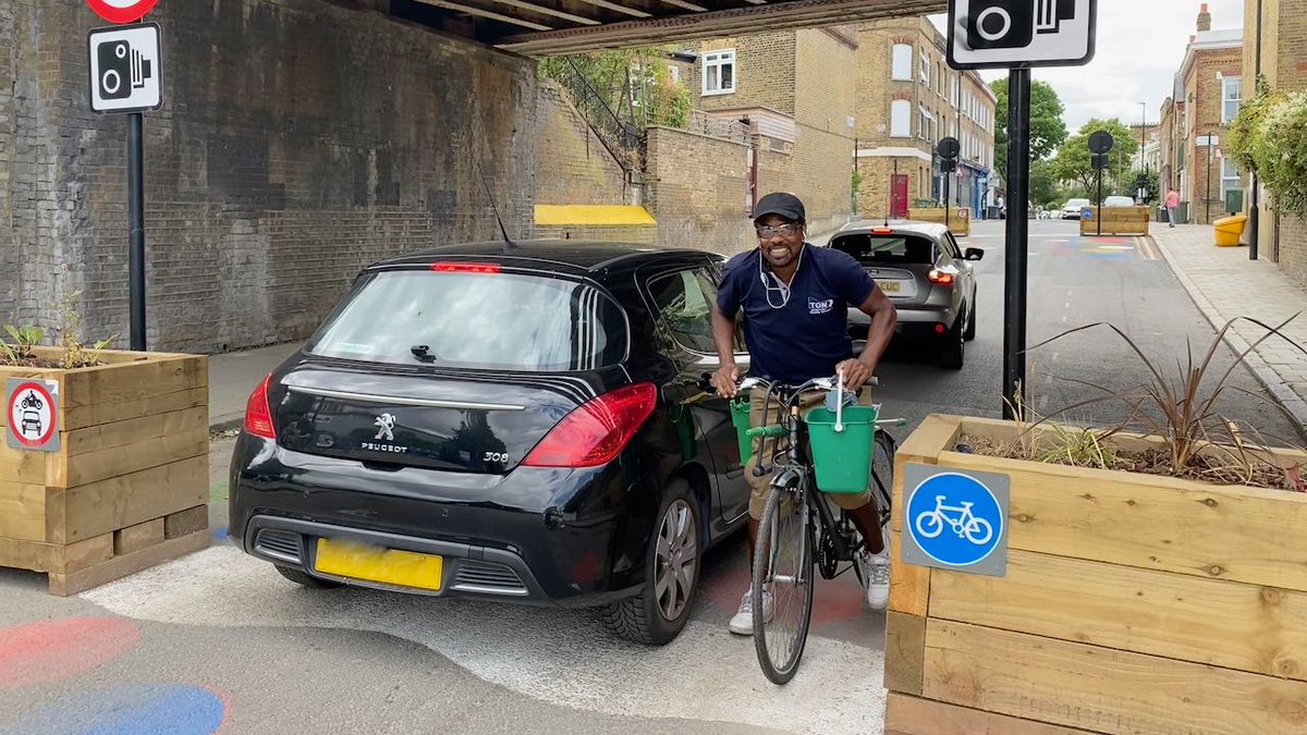 and people just going about their everyday business (in the case of this window cleaner very literally) by bike. Of course LTNs don't just benefit people on bikes - this disabled Loughborough Park resident was just heading to Brockwell Lido.  #RailtonLTN has *opened* the roads