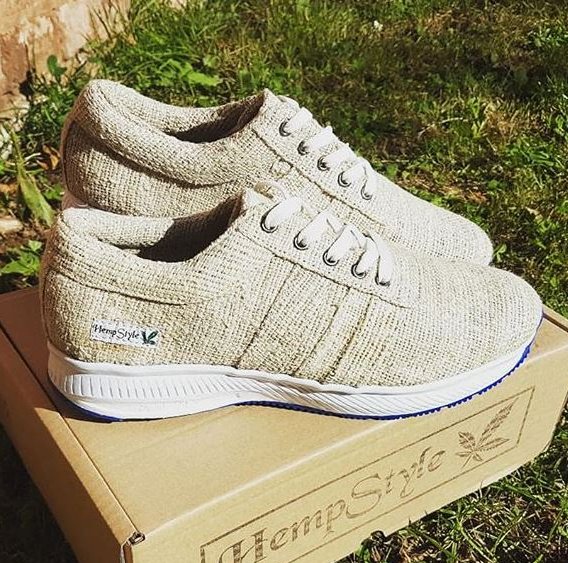 HempStyleUK's tweet photo. Some love for the HempStyle Hemp Trainers?  ❤️🥰😍 https://t.co/ch6zZdX7Bc #HappyMonday  #hempstyle #hemp #summer #sunshine #MondayMood #MondayVibes #oneearth #Sustainability https://t.co/h4UYFqey3W