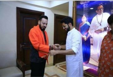 HeyBikku's tweet photo. Is this The Reason Mumbai Police isn't Investigating SSR Case Properly?

Ye Rishta Kya Kehlta hai?
#BabyPenguine
#adityathackeray #MahaGovtExposedInSSRCase h https://t.co/DQNPR6pZRy