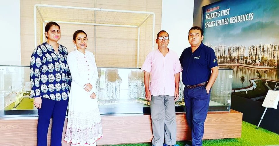 jhuma_ghoshh's tweet photo. Throwback last year! Anniversary to my own flat 😍😍😍 
P.S. A woman should always own a house in her lifetime. She may choose to stay there or not but she must own one.
#thebonghotelier https://t.co/2XEfQzFN48
