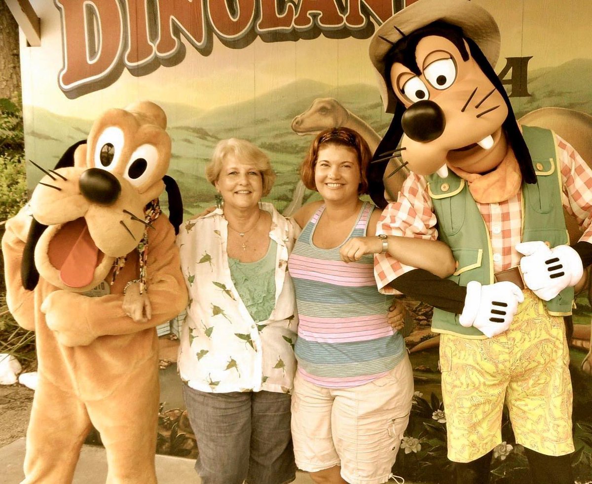 ellliphant's tweet photo. DAK days are the best days. This park is the most chill park. ⠀
⠀
■ ⠀
■ ⠀
■ ⠀
⠀
@lyndeec14 #throwback #twothousandthirteen #DAK #waltdisneyworld #disney #visitOrlando #disneyigers #disneylocal #goofy #Pluto…
📸 https://t.co/Rx6kTriloQ via https://t.co/owSpeTm9Fh https://t.co/T1Nrq7zjG3