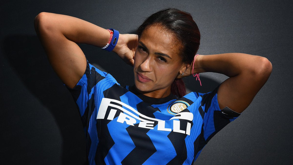 RiccardoDanna1's tweet photo. UFFICIALE
#Kathellen è un nuova giocatrice dell'#Inter.
Sousa arriva dal Bordeaux ed è il difensore titolare della Nazionale brasiliana. 💪🏻⚫🔵
#InterWomen https://t.co/AFUGysZIru