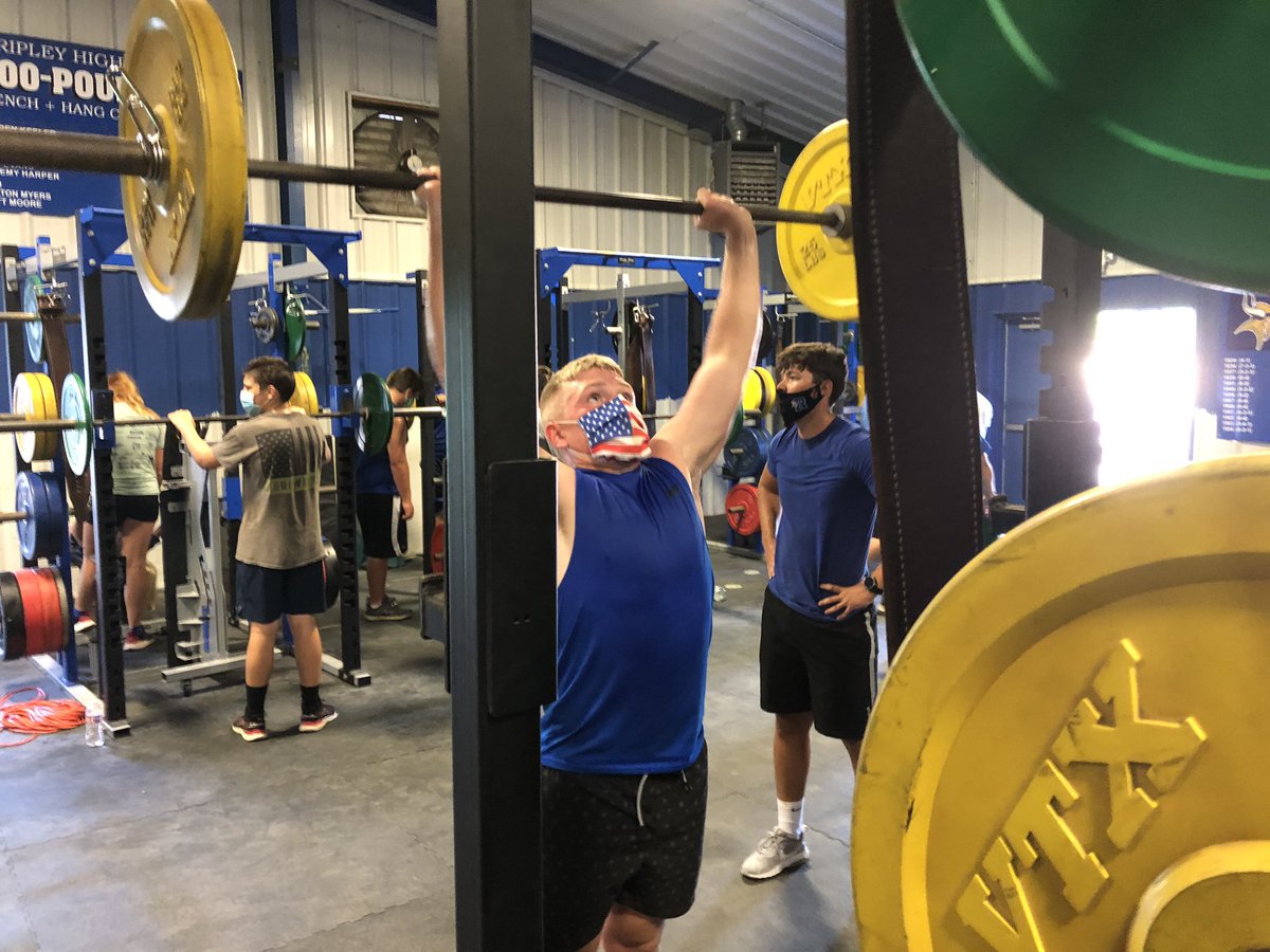 RipleyHSWV's tweet photo. Working hard in the weight room using the @wvssac guidelines!  #SafetyFirst https://t.co/zIvsKiNjhj