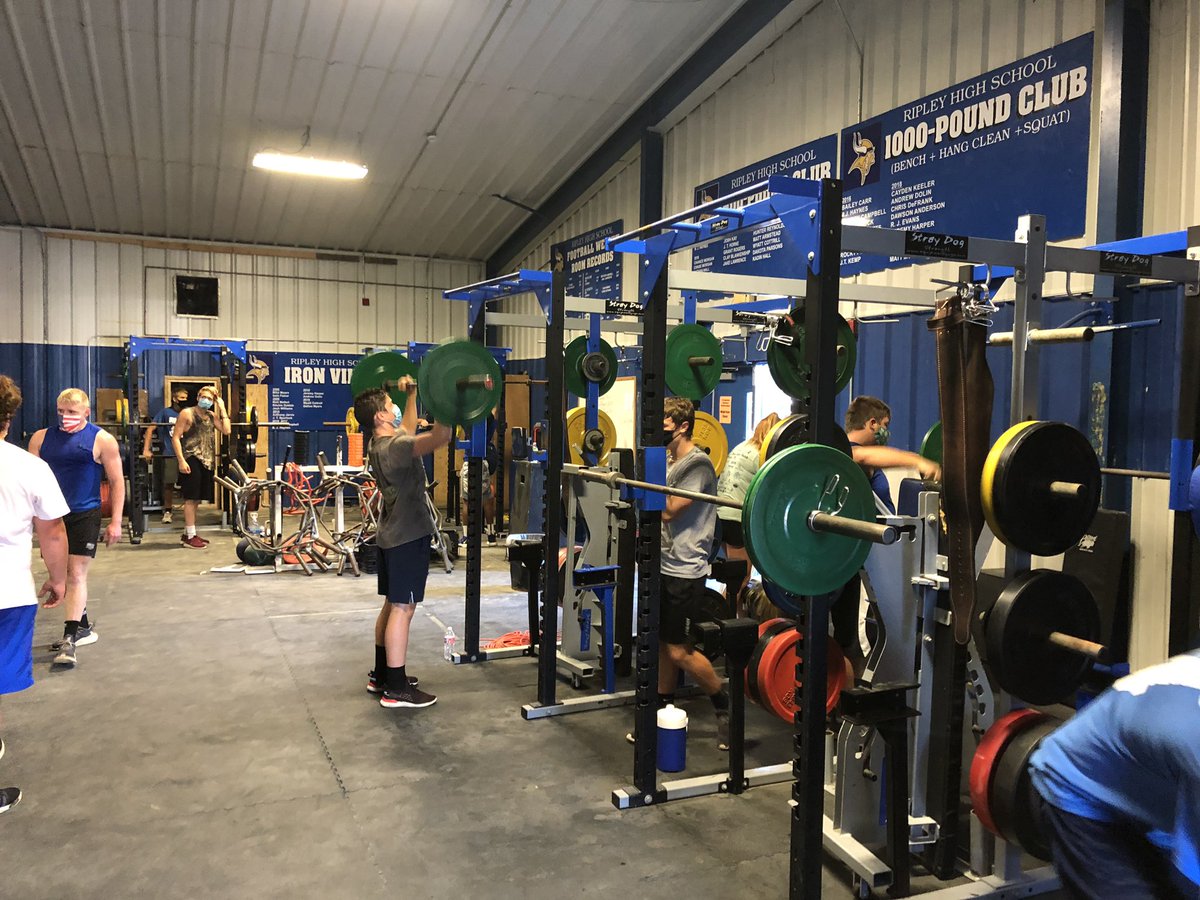 RipleyHSWV's tweet photo. Working hard in the weight room using the @wvssac guidelines!  #SafetyFirst https://t.co/zIvsKiNjhj