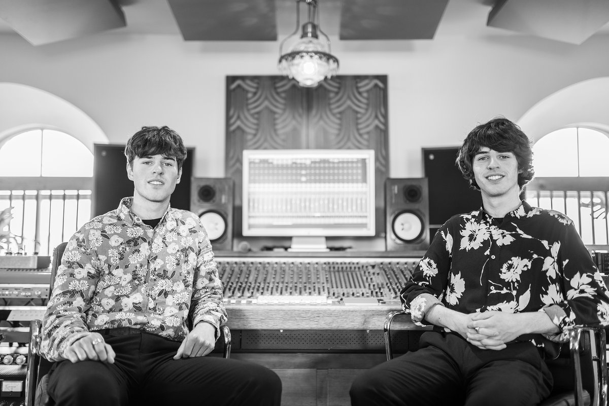 dans le bureau

Photo by <a href="/WeTheDee/">𝓦𝓽𝓓𝔁</a> at StudiOwz