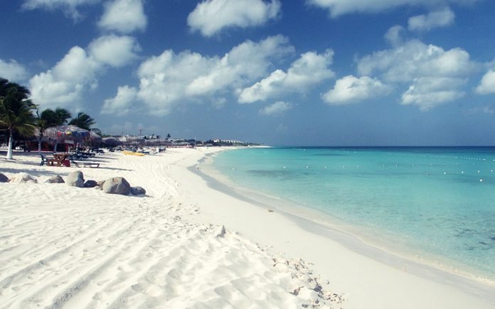 ElNacionalWeb's tweet photo. Turismo en países caribeños podría caer hasta 75% por la pandemia #ENEconomía https://t.co/lT2tMS2OEx  https://t.co/Llwtqq3Twy