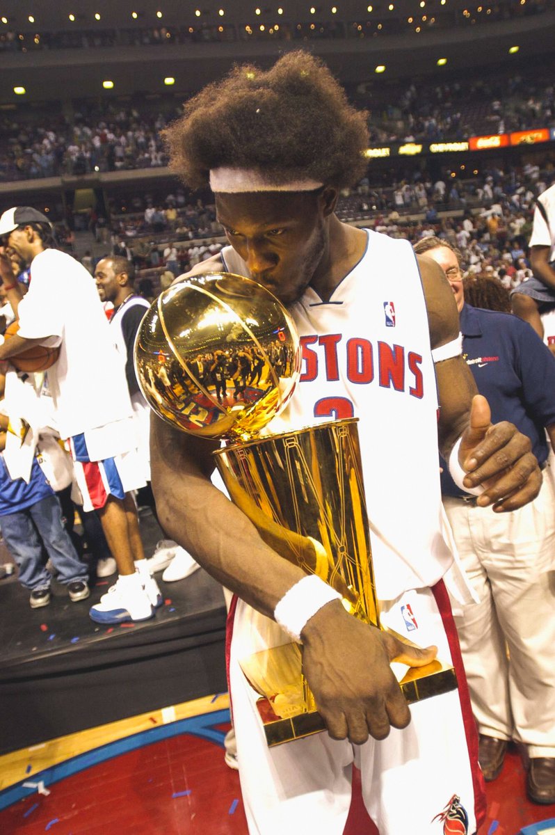 DetroitPistons's tweet photo. August 3, 2000. 

We made a little trade and brought Big Ben to Detroit. #FearTheFro https://t.co/1QezMlyYJG