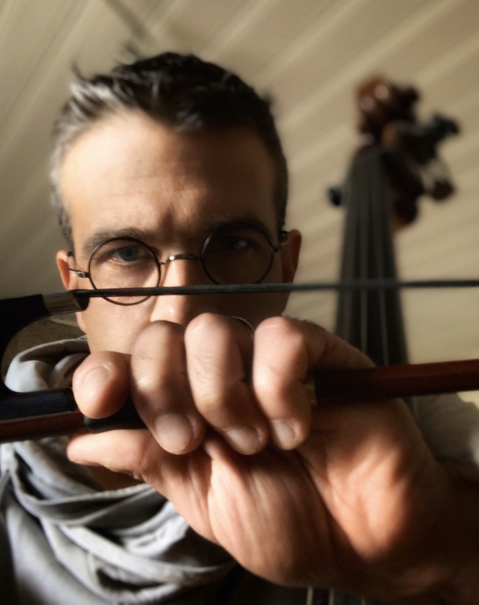 VladimirBassist's tweet photo. I spent too many years avoiding the bow of my playing and workout.
Now I try to improve my playing and my sound with it even if it feels so strange and different.
What is your bow choice and why?
#contrebasse #contrabajo #contrabass #kontrabaร #bow #germanbow #frenchbow #music https://t.co/hSXff8T27j