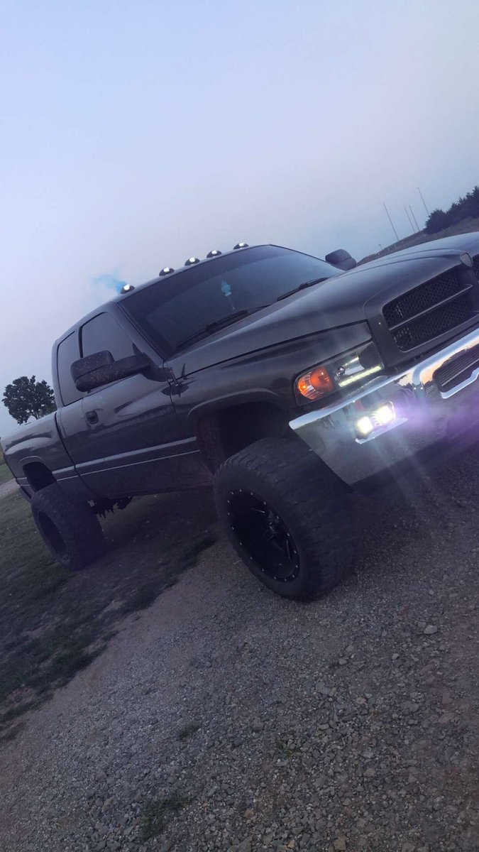 CreationzOk's tweet photo. Truck pic of the day @bohannon_lucky 2002 dodge 5.9 cummins https://t.co/IgunKHbOC2