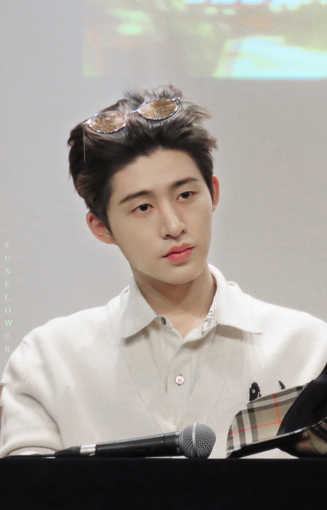 __batmiexxi's tweet photo. i miss you so bad ☹️ @ikon_shxxbi
#TomorrowWithHanbin #HANBIN #한빈 https://t.co/6aP0TuYgIm