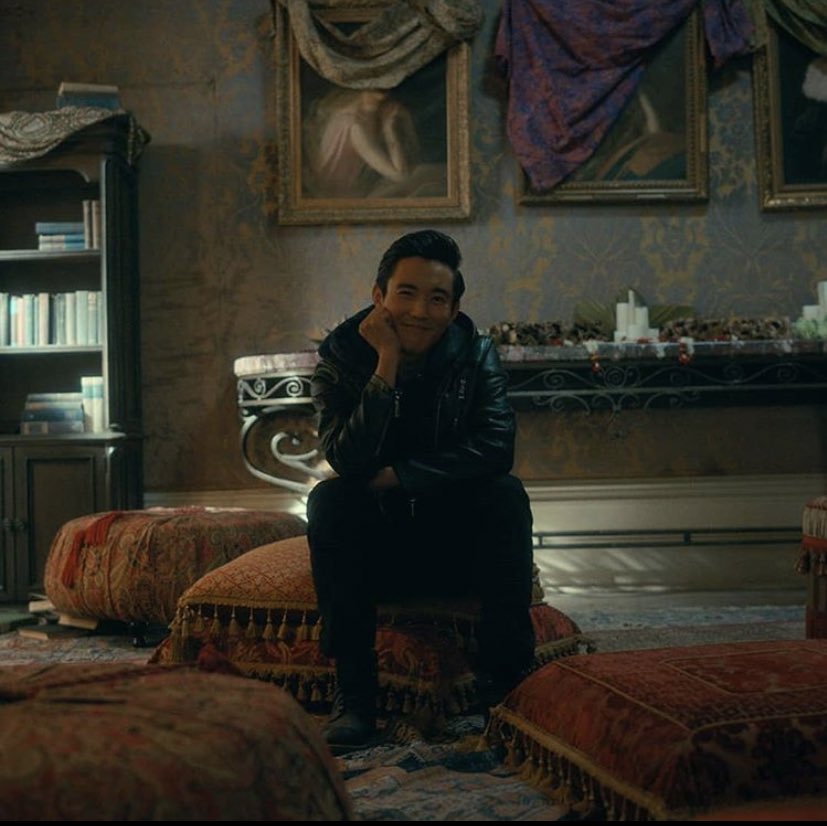 Me every time Diego, Klaus and Ben appear on tv while watching #UmbrellaAcademy2 #UmbrellaAcademy