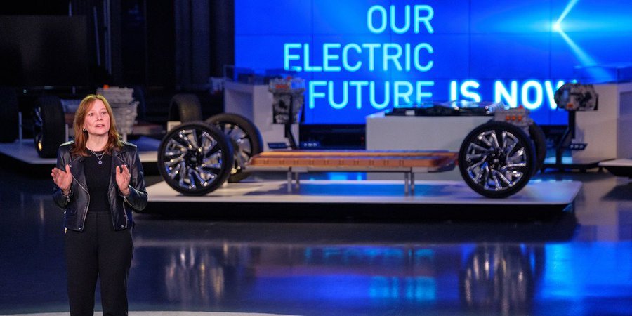 AmazingChevVolt's tweet photo. @Cadillac HARSH OP/
@GM, @MTBarra &amp; @GMDudeInNA; Decade Since You Stunned Global #Automotive W/6 US States &amp; District Of Columbia Beta Allocation Of @MotorTrend s' #COTY @Chevrolet #ChevyVolt #GMVoltec* #EREV.
Most 'Awarded' Production Car Ever.
*220K+ Sold!

10 Years?
#LYRIQ Reveal 8.6.20 https://t.co/NivYQevTwv