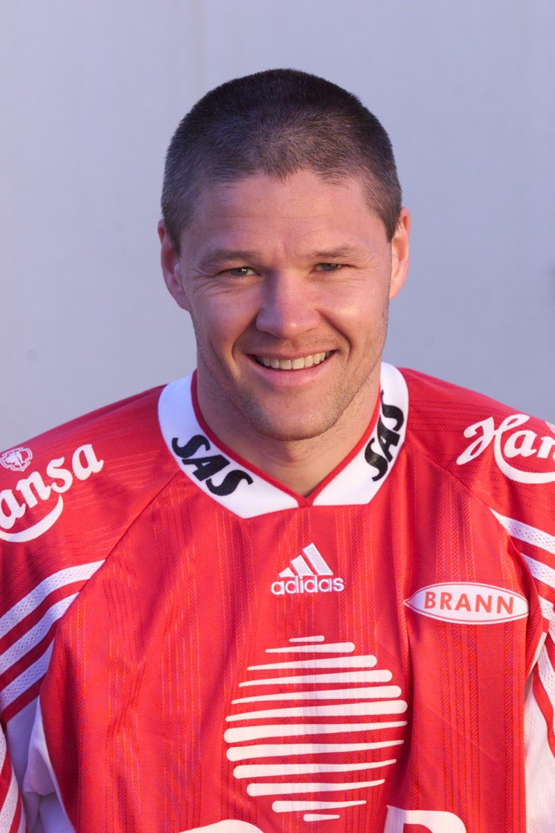 In 2007 Mons Ivar Mjelde, a former star player and hometown hero, managed to lead Brann to the league title after 44 years. The following season Brann struggled in the league and people were questioning MIM's leadership abilities (!!)