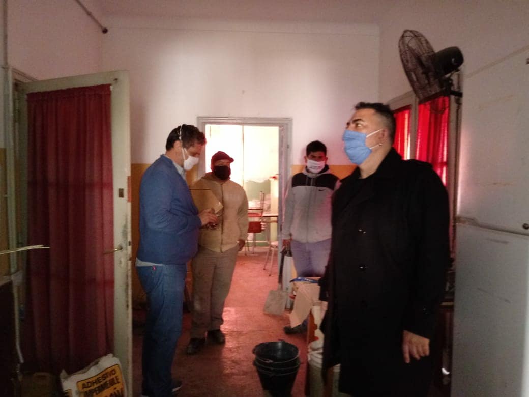 DanteBoeri's tweet image. Hoy en los Jardines 917 y 911 de #Echeverria  y en las Secu 21 y 15 y  Pps 2 y 15 de #Ezeiza.
Observamos la situación de infraestructura y las obras que se vienen desarrollando.  
Saludamos a cada compañera y compañero en esta vuelta del receso!!! @SUTEBAProvincia