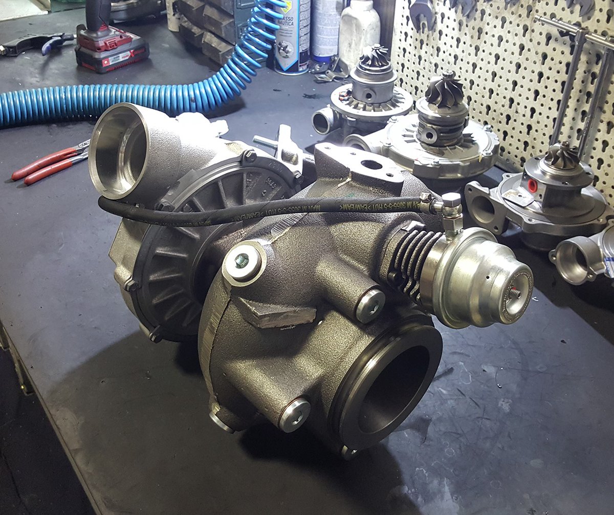 saitosrl's tweet photo. Recentemente abbiamo fornito un #turbocompressore #Schwitzer della famiglia K31 per motore #Sisu 620DWE 6.6L 181CV. L'installazione di una apposita flangia ne ha permesso il corretto montaggio (vedi foto). https://t.co/x7XxbVYke9