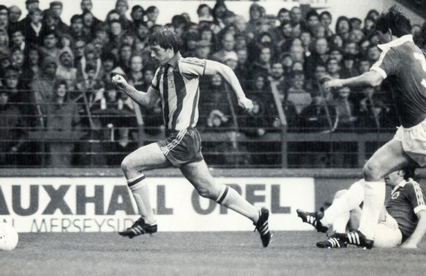 robertmdaws's tweet photo. #NickyCross He played a total of 105 league games for West Brom, scoring 15 goals. 1980/85 @WBA #WBA https://t.co/sUoJP0eba0