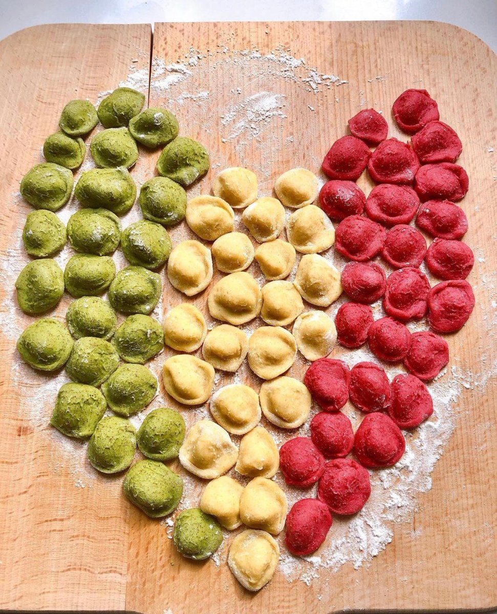 Non posso vivere senza di te ❤️🇮🇹 [I can't live without you]

Italian culture is all about love. And we all have different love languages. This one is ours! 🍝

📸frafefa2015 /IG