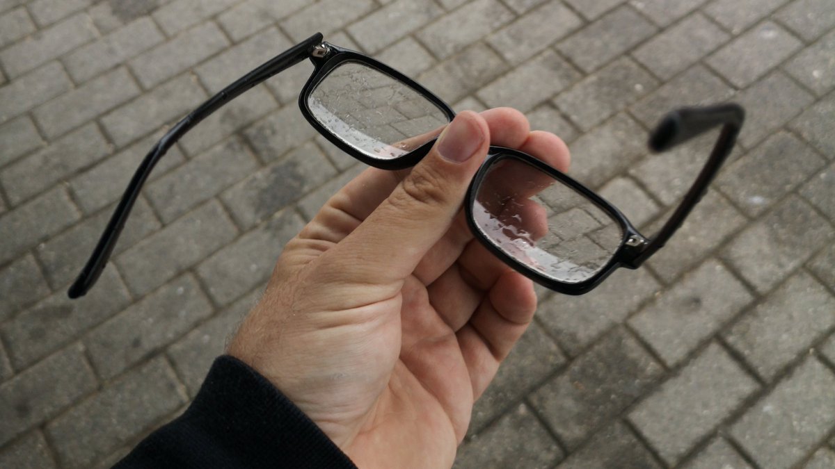 bagalutenGregor's tweet photo. Fuck fuck fucke die fuck. Und die Ersatzbrille liegt natΓΌrlich zuhause. π±
#iamblind https://t.co/qNFhJtTDKh