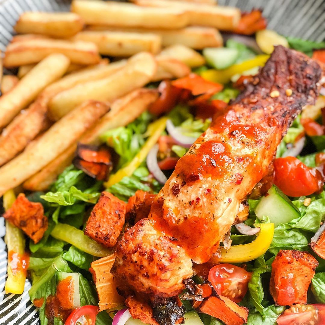 We love salmon.

Whether it's poached, smoked, pan fried or grilled, salmon is filled with an array of health benefits (it's quite delicious too). 

Add in a good smothering of Tigg's fresh dressings and you'll get a real flavour boost too.
