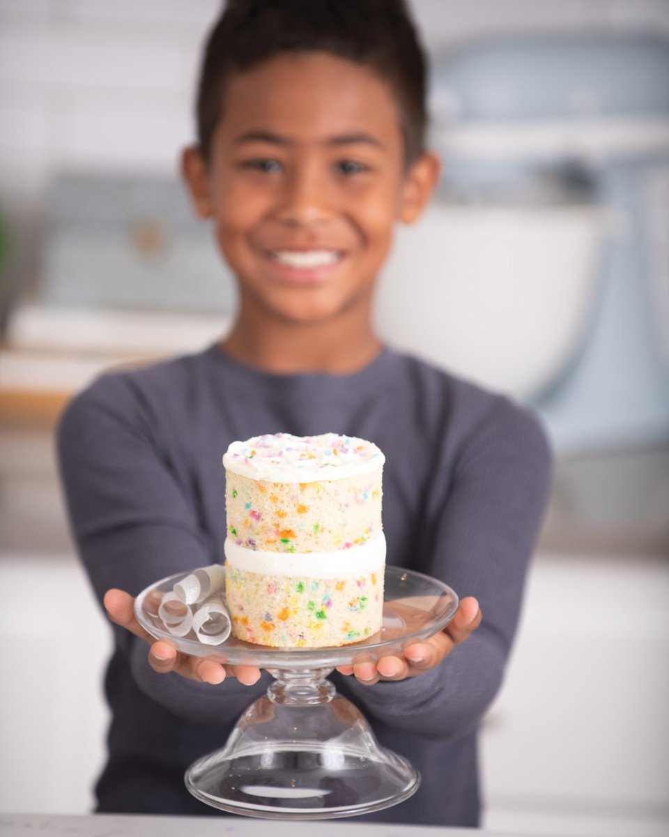 Shopping for a birthday present? 
Find the perfect (brainy) gift for kids of all ages on MindWare.com! 
🎂: Playful Chef Deluxe Cake Decorating Studio - bit.ly/34JMh7H
#MindWareToys