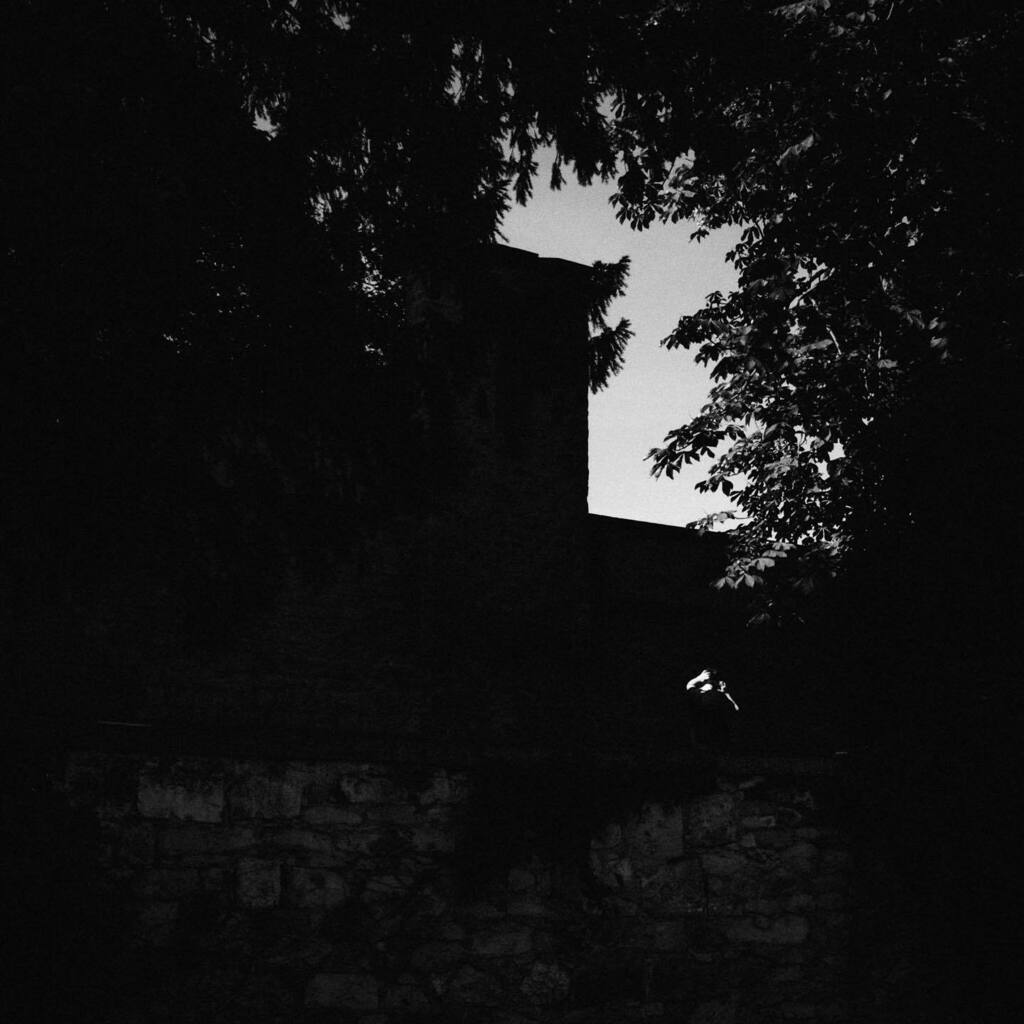 There’s light in the dark—
.
.
.
.
.
#capturestreets #artofart #peraphotogallery #rayoflight #blackandwhite #streetphotographer #soulofstreet #zonestreet #35mmstreetphotography #life #contemporaryart #friendsinstreets #streets_storytelling #lightandshado… instagr.am/p/CDbutskJId_/