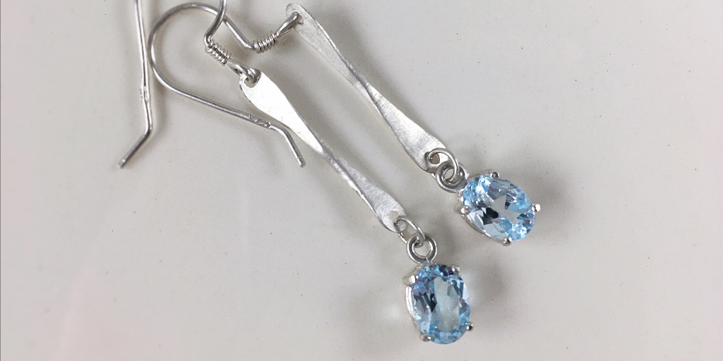 MariesGems's tweet photo. Check out these gorgeous earrings in #MariesGems #GoImagine shop: Vivid #BlueTopaz gemstones dangle from #SterlingSilver twist bars, 2" long. Goimagine: 100% of profits go to charity!
#HandmadeJewelry #Handmade4Good #caringeconomy #ShopSmall #HelpOthers
https://t.co/fhLzovFy6d https://t.co/OwpQ82SnB7